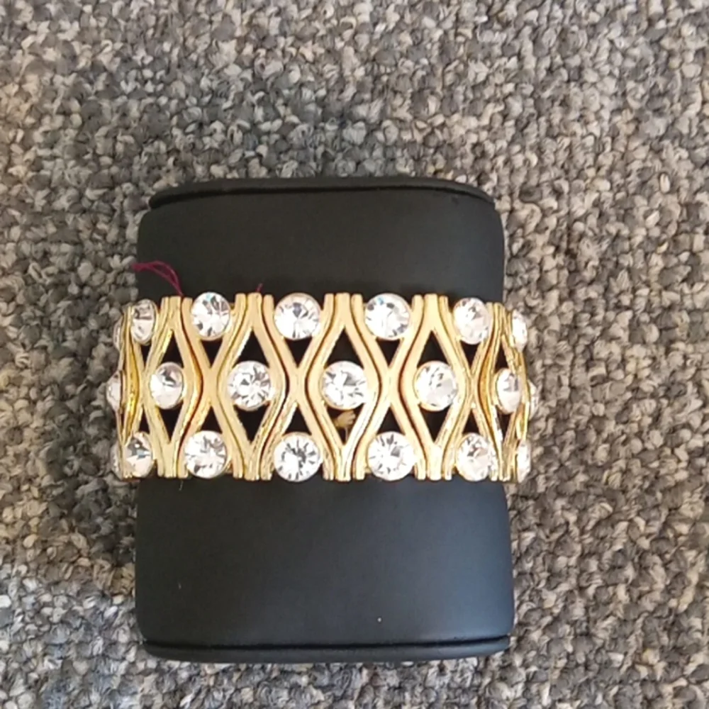 Gold tone and crystal stretch bracelet